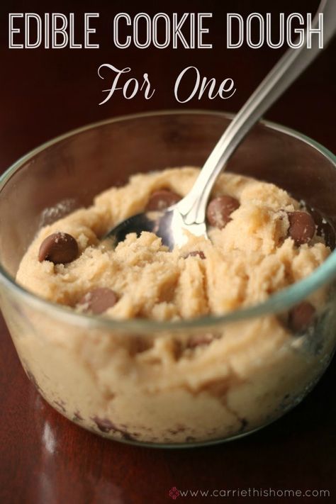 Edible cookie dough for one. Great way to enjoy a sweet treat without overeating! The taste and the amount this recipe made was perfect. Big enough for my sweet tooth but small enough I wouldn’t feel super guilty for eating the whole thing. Edible Cookie Dough For One, Cookie Dough For One, Edible Sugar Cookie Dough, Edible Cookies, Edible Cookie Dough, Chef Cooking, Sugar Cookie Dough, God Mat, Think Food