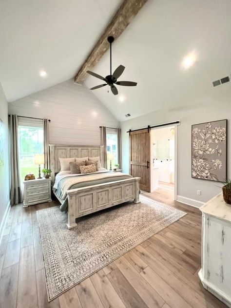 Dream House Rooms Bedrooms, Western Bedrooms, Bedroom With Bathroom, Parents Bedroom, Master Room, Upstairs Bedroom, Dream House Rooms, Barn Style House, House Inside