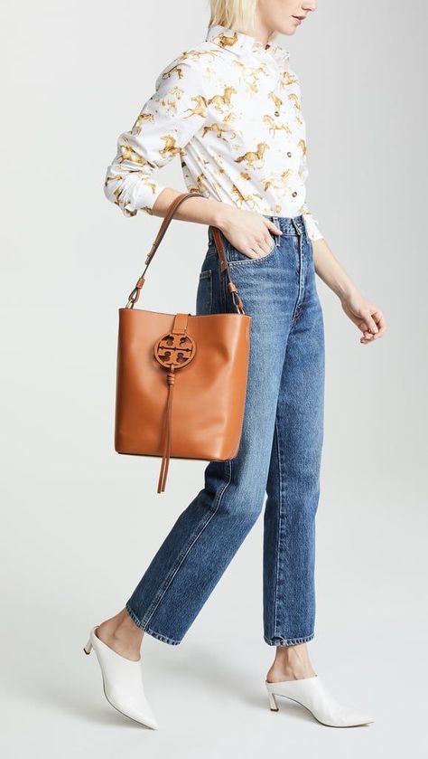 Best Designer Bags 2019 #handbags2019 #purses2019 #crossover2019 Purse Trends, Trendy Purses, Best Designer Bags, Handbag Storage, Fall Handbags, Popular Handbags, Perfect Handbag, Trendy Handbags, Handbags Affordable