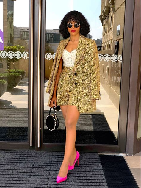 Short Suits For Women Classy, Birthday Poses, Top For Ladies, Ankara Short, Brunch Outfits, Woman Suit, Women Blazer, Corporate Outfits, Effortlessly Chic Outfits