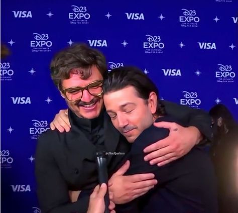 Pedro Pascal Oscar Isaac Diego Luna, Diego Luna Pedro Pascal, Pedro Pascal And Diego Luna, Diego Luna Hot, Latino Men, Diego Luna, Hot Dads, Star Wars Jokes, Pedro Pascal