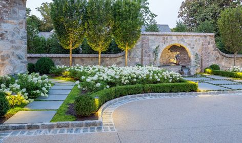 Sherwood Estate | Stephen W. Hackney Modern French Country Landscaping, Luxurious Landscape Design, Estate Garden Design, Driveway To Patio Transition, Front Driveway Design, Estate Landscape Design, Boxwood And Hydrangea, Classic Landscaping, Courtyard Driveway