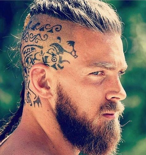 Head ink Men Head Tattoo, Viking Head Tattoos For Men, Side Of Head Tattoo Men, Tattoo Crane, Viking Halloween Costume, Ragnar Vikings, Viking Head, Beard Envy, Head Tattoo