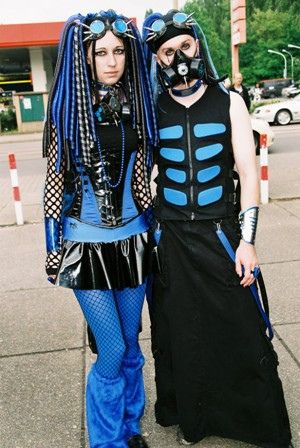 Cybergoth Outfits, Cyberpunk Mode, Goth Couple, Neon Goth, Cybergoth Fashion, Cybergoth Style, Goth Outfit Ideas, Goth Outfit, Goth Subculture