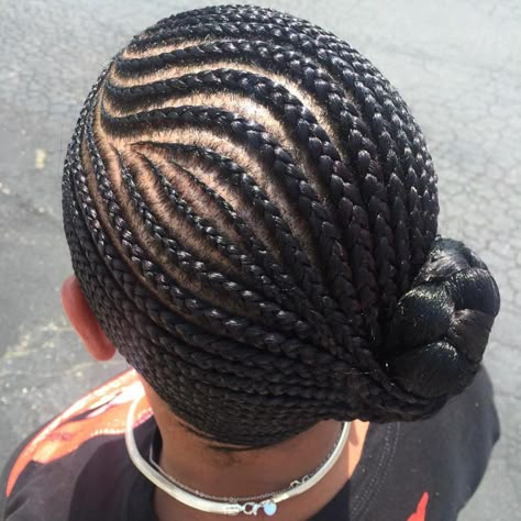 Asymmetrical Cornrows With Side Bun Nigerian Buns, African American Girl Hairstyles, Hair Cornrows, Cornrows Natural, Protective Braids, Hairstyles School, New Natural Hairstyles, School 2021, Side Bun