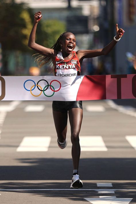 Peres Jepchirchir (Kenya) 🥇 Marathon • Tokyo 2020 Olympics #athletics Poster Idea, 2020 Olympics, Athletic Girls, Olympic Athletes, Marathon Runners, Tokyo 2020, Sporty Girls, Summer Olympics, Action Poses