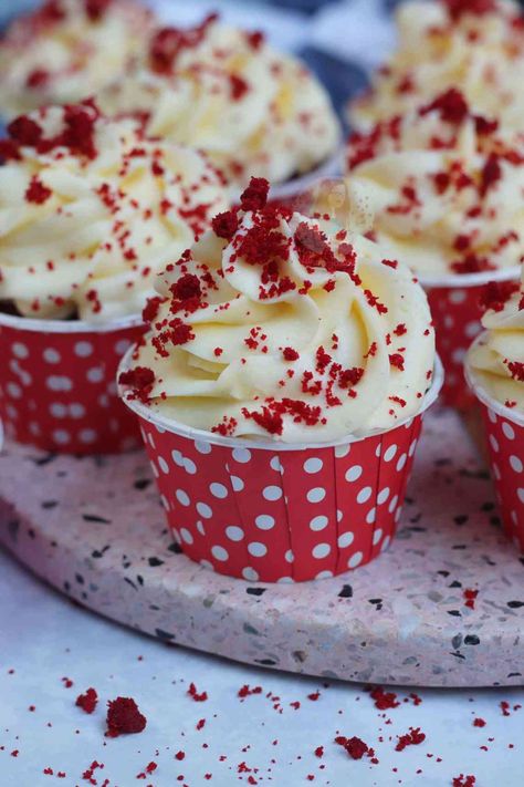 Red Velvet Cupcakes! - Jane's Patisserie Easy Red Velvet Cake, Janes Patisserie, Peggy Porschen, Red Velvet Cupcake, Chilled Desserts, Chocolate Recipes Homemade, Cream Cheese Frosting Recipe, Velvet Cupcakes, Baking Business