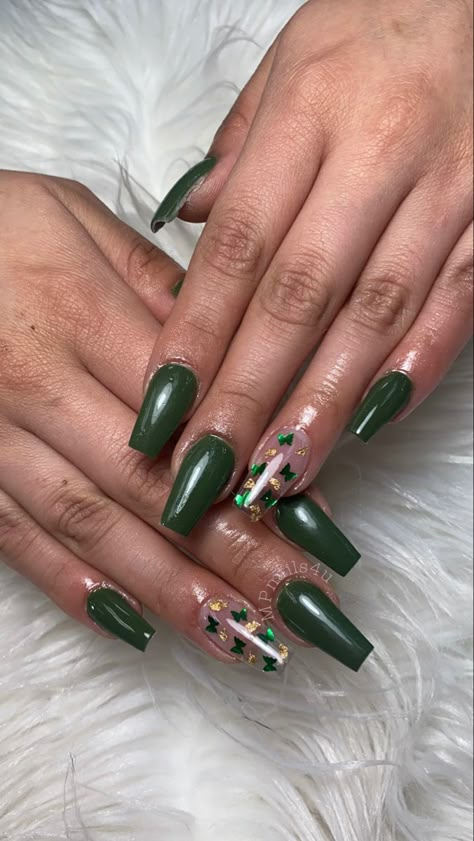 Dark Green Nails With Butterflies, Emerald Green Nails With Butterflies, Green And Gold Butterfly Nails, Enchanted Forest Theme Quinceanera Nails, Dark Green And Gold Nails Short, Emerald Green Butterfly Nails, Forest Green Hoco Nails, Green Butterfly Nail Designs, Coffin Nail Ideas Green