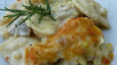 Fresh rosemary flavors this creamy casserole of cubed pork, sweet corn, and pierogies. Pork Chops And Perogies, Pork Chops And Pierogies, Perogies Casserole, Pierogies Casserole, Food Authentic, How To Cook Ham, Thanksgiving Food, Healthy Dinners, Family Meal