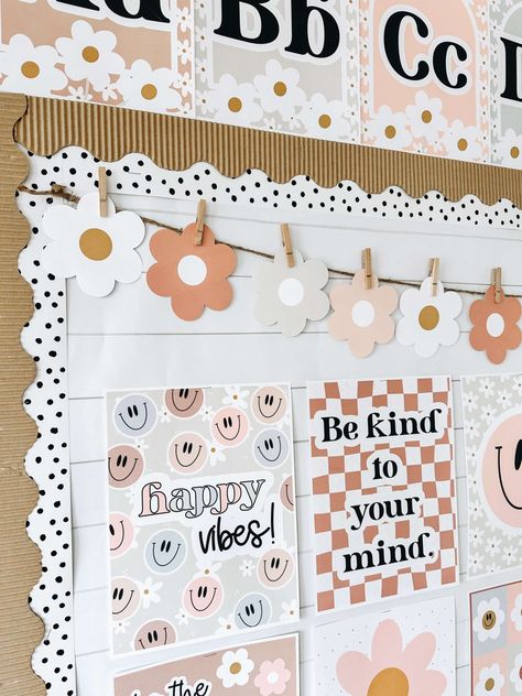 3 Simple Ways to Use Boho Classroom Decor Themes with a Daisy Twist — Stephanie Nash - A Touch of Class Teaching Pastel Daycare Room, New Classroom Decor, Classroom Pegboard Ideas, Retro Preschool Classroom, Daisy Bulletin Board, Boho Classroom Wall Decor, Boho Daisy Classroom, Class Theme Ideas Classroom, Thank You Bulletin Board Ideas