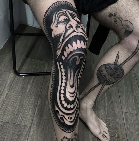 Knee Tattoo Men Ideas, Men Knee Tattoo, Knee Tattoo Men, Tato Tradisional, Shin Tattoo, Traditional Tattoo Inspiration, Wolf Tattoo Sleeve, Full Tattoo, Occult Tattoo