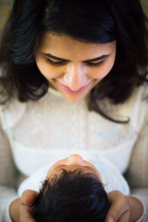 Mom And Daughter Photo Stills, Baby Mom Photoshoot, Mom And Baby Boy Photoshoot, Annaprasana Photoshoot, Baby Mother Photography, Mom And Newborn Pictures, Mom Baby Photoshoot, 6 Month Baby Photoshoot, Newborn Photography Mom