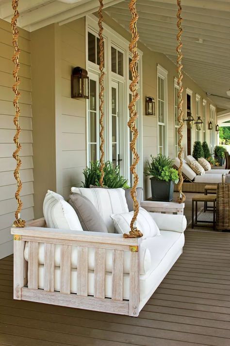 Porch Swings Hanging Ideas, Porch Swing Aesthetic, Hanging Porch Chair, Front Porch Swing Ideas, Southern Front Porch Ideas, Porch Swing Ideas, Farmhouse Porch Swings, 3 Seasons Room, Southern Front Porch