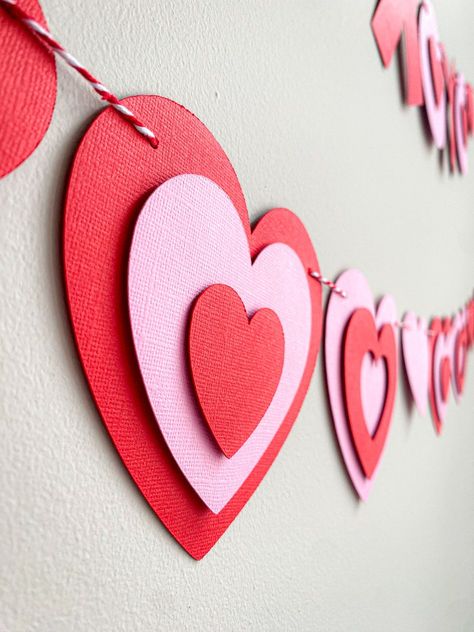 Hearts Valentines Banner Valentine's Day Party - Etsy Mothers Day Wall Decor, Couple Manifestation, Valentines Day Party Decorations, Day Party Decorations, Paper Heart Garland, Creative Banners, Valentine Banner, Heart Banner, Banner Garland