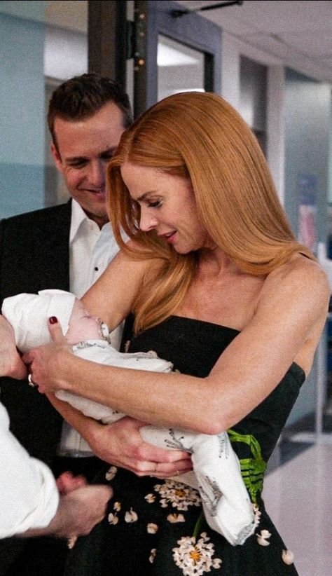 Darvey 😍🥰 discovered by anna on We Heart It Donna And Harvey, Suits Harvey And Donna, Donna Harvey, Suits Tv Series, Suits Harvey, Donna Paulsen, Sarah Rafferty, Suits Tv, Suits Tv Shows