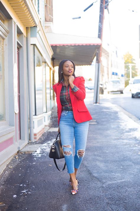 Plaid for the holidays | Prissysavvy Stylish Jeans Outfit, Jeans Noir, Shoes Dolce Gabbana, Teacher Wear, Casual Work Attire, Cute Work Outfits, Blazer Outfits For Women, Friday Outfit, Corporate Fashion