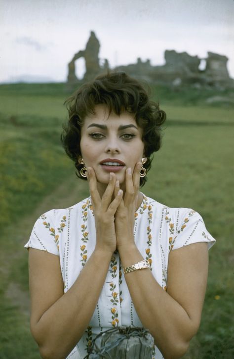 As She Turns 87, Here Are 16 Of Sophia Loren’s Best Vintage Beauty Looks | British Vogue Jacqueline De Ribes, Leonard Whiting, Colleen Camp, Sofia Loren, Fan Bingbing, Ava Gardner, Italian Actress, Humphrey Bogart, Anthony Hopkins