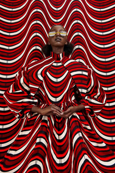 Vibrant Textiles and Repurposed Eyewear Camouflage the Subjects of Thandiwe Muriu’s Celebratory Portraiture | Colossal Thandiwe Muriu, Sleeping Women, Colossal Art, African Textiles, London Photos, African Culture, African Art, Belle Photo, African Fashion