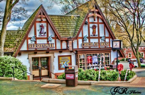 Chocolate House, Hershey PA Hershey Park Aesthetic, Hershey Pennsylvania For Adults, Hersey Pennsylvania, Hershey Pennsylvania With Kids, Historic Acres Of Hershey Wedding, Hershey Chocolate World Pennsylvania, Chocolate House, Hershey Park, New York Attractions