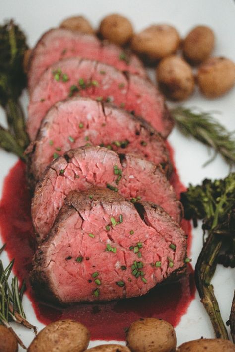 Best Beef Tenderloin Recipe, Holiday Roast, Whole Beef Tenderloin, Best Roast Beef, Beef Tenderloin Recipes, Beef Tenderloin Roast, Tenderloin Roast, Red Wine Sauce, Tenderloin Recipes