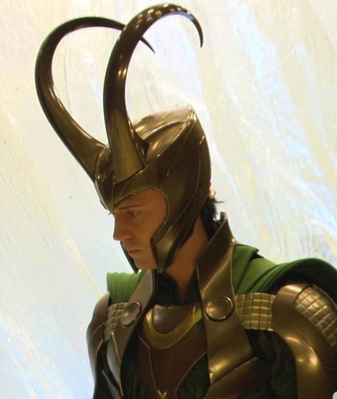 Loki Helmet, Loki God, Loki Imagines, Loki Costume, Loki Aesthetic, God Of Mischief, Thor 2011, Loki Cosplay, Thor 1