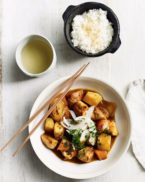 A simple yet hearty Japanese navy curry using chicken and veg. Tap our link in bio for the recipe. Tasty Bites, Curry Recipes, The Recipe, Instagram A, Food Photography, Link In Bio, Tap, Chicken, Navy