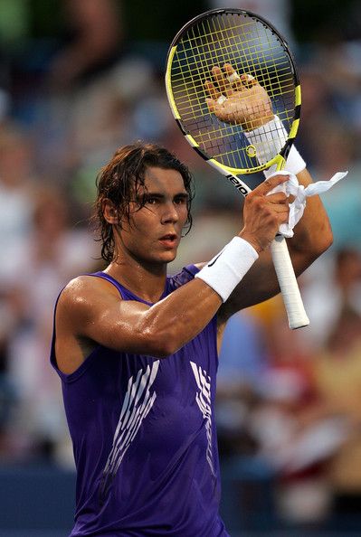 Nadal Tennis, Tennis Aesthetic, Tennis Legends, Tennis World, Rafa Nadal, Rafael Nadal, Tennis Players, Pretty Men, Tennis Racket