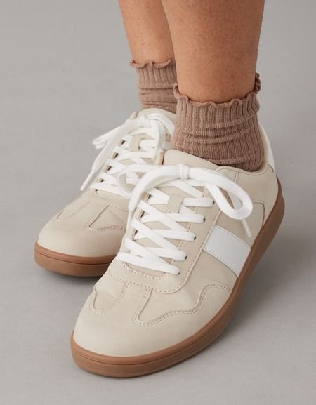 AE Ruffle Trim Boyfriend Sock 3-Pack Quarter Socks Outfit, Ruffle Socks With Sneakers, Slides With Socks Outfit, Crew Socks With Sneakers Outfit, Crew Socks With Sneakers, Socks With Sneakers Outfit, Ruffle Socks Outfit, Socks Outfit Sneakers, Ankle Socks Outfit