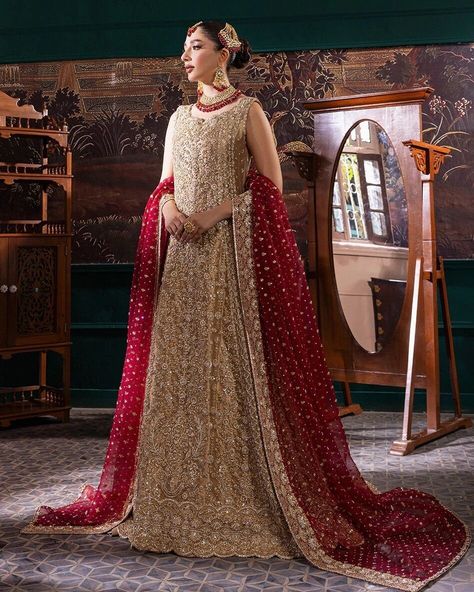 This modern bridal masterpiece is a work of art, crafted from sumptuous gold tissue lama fabric and adorned with intricate gold and silver zardozi work. The gown's floral pattern jaal and symmetrical design showcase a harmonious blend of expert techniques, creating a true showstopper. The look is further elevated by a stunning dull red pure organza dupatta, meticulously hand-embroidered with zardozi borders, delicate bootis, and chan work, adding a captivating and breathtaking touch to the ov... Zainab Chottani, Lehenga Dupatta, Zardozi Work, Organza Lehenga, Symmetrical Design, Modern Bridal, Organza Dupatta, How To Iron Clothes, How To Dye Fabric