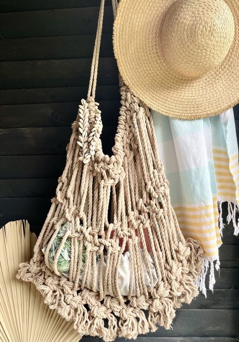 Macrame Beach Bag Tutorial, Macrame Beach Bag, Beach Macrame, Beach Bag Tutorials, Macrame Beach, Beach Bag Pattern, Macrame Bags, Simple Macrame, Beach Diy