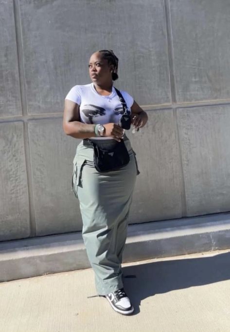 Cargo Skirt And Sneakers, Cargo Skirt Outfit Black Women, Parachute Skirt Outfit, Long Cargo Skirt Outfit, Cargo Skirt Outfits, Cornrow Bun, Curvy Street Style, Summer Outfit Guide, Cargo Skirt Outfit