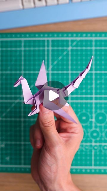 Dragon Origami Easy, Diy Cute Crafts, Dragon Origami, Make A Dragon, Simple Origami, Origami Step By Step, Paper Dragon, Origami Dragon, Origami Tutorial