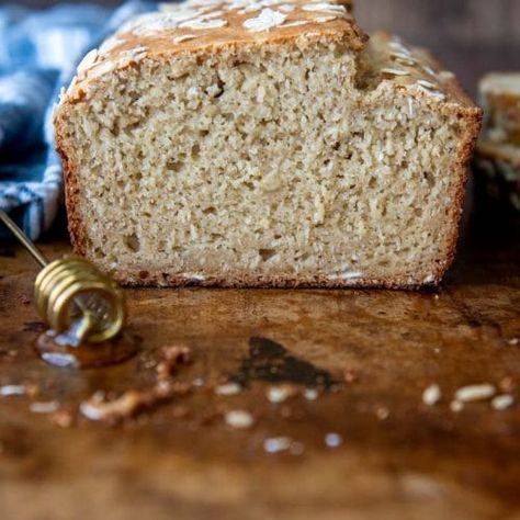 Fluffiest Oat Flour Bread (5 Minute Recipe) - MamaGourmand Oat Flour Bread Recipe, Oat Flour Bread, Gluten Free Oat Bread, Flourless Bread, Oatmeal Bread Recipe, Oat Bread Recipe, Oat Flour Recipes, Homemade Gluten Free Bread, Oat Bread