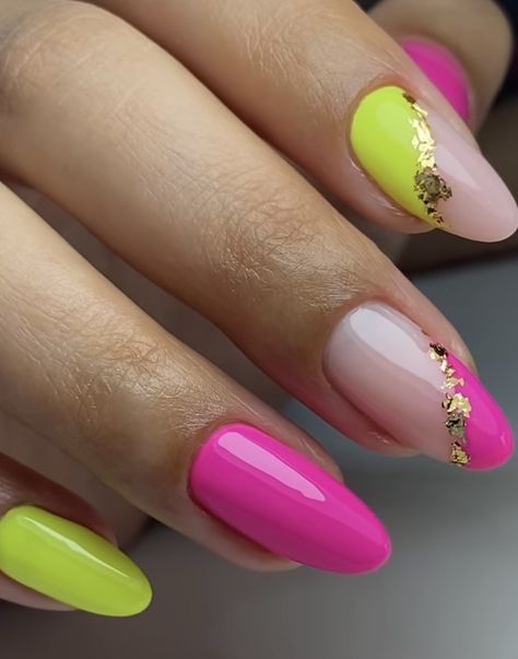 Bright Festival Nails, Funky Nail Art Trendy, Nail Art Fluo Summer, Pastel Neon Nails, Nagellack Trends, Almond Acrylic Nails, Acrylic Nails Coffin Short, Short Acrylic Nails Designs, Neon Nails