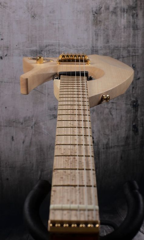 Construction: Neck Thru - 2 pieces of maple
Body : Maple
Neck: Maple
Scale length: 25.5 inch
Number of Frets: 22
Bridge: ABM
Pickup: Seymour Duncan
Headless Tuners: ABM
Circuit: Passive – only volume
Tone control: Mechanical pickup position control
Finish: Organic oil based
Weight: 2.2 kg Ergonomic Guitar, Headless Guitar, Handmade Guitar, Man Stuff, Guitar Design, Guitar Player, Ergonomics Design, Music Gear, Electric Guitar