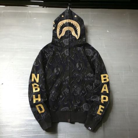 BAPE x NBHD Co-Branded Black and Gold T-Shirt Hooded Sweatshirt Balenciaga Speed Runner, Bape Outfits, Shark Sweatshirt, Bape Hoodie, Shark Hoodie, Hoodie Full Zip, Camo Sweatshirt, Purple Jeans, Gold Skull