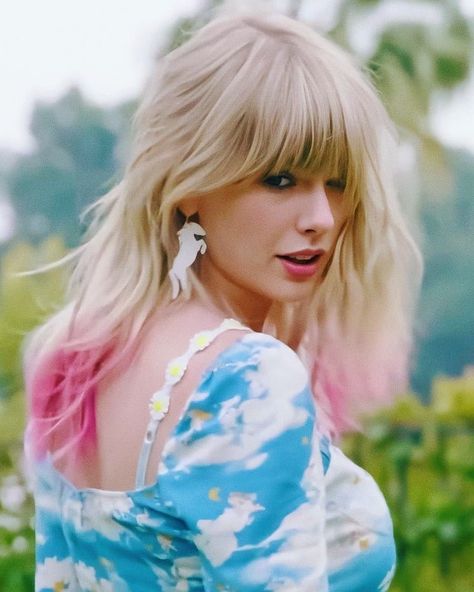 Taylor Swift Lover, Lover Dress, Lover Era, Estilo Taylor Swift, Taylor Swift Funny, Taylor Swift Album, Taylor Swift Wallpaper, Long Live Taylor Swift, Live Taylor