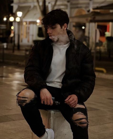 Jacob Rott, Men Lifestyle, Black Outfit Men, Mens Photoshoot Poses, Grunge Guys, Stylish Dp, Army Girlfriend Pictures, Seo Jun, Friend Poses Photography