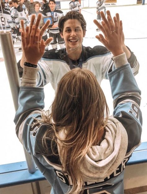 Lauren Blakely, Romeo Ve Juliet, Fancy Aesthetic, Girlfriend Aesthetic, Hockey Girlfriend, Image Couple, Couple Things, Teen Love, Goals Pictures