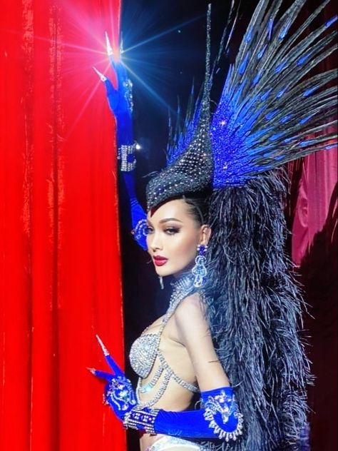 Carnaval Design, Burlesque Headpiece, Showgirl Headpiece, Zodiac Outfits, Chicago Costume, Burlesque Outfit, Violet Chachki, Vegas Showgirl, Samba Costume