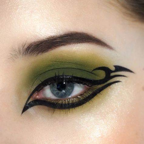 Unconventional Makeup, Makeup 90s, Makeup Editorial, Drag Make-up, Punk Makeup, Graphic Makeup, Smink Inspiration, Green Makeup, Emo Makeup