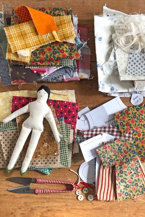 Travel Sewing, Ann Wood, Homemade Dolls, Scrap Fabric Projects, Small Sewing Projects, Tiny Dolls, Sewing Dolls, Fabric Projects, Rag Doll