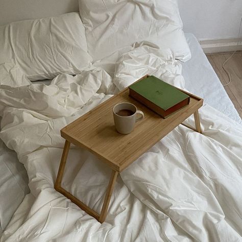 Book Photography Instagram, Bed Tray, Bookstagram Inspiration, Apartment Life, Room Design Bedroom, Breakfast In Bed, Desk Set, Apartment Room, Modern Family