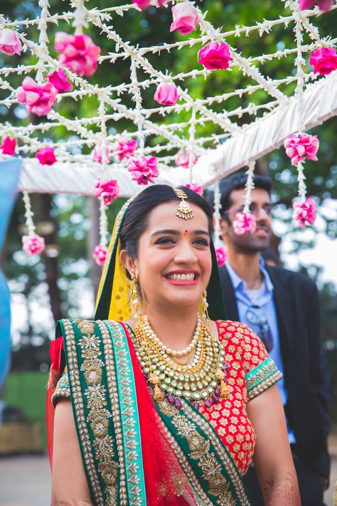 Bride Entrance under Pink and White Floral Chaadar Phool Chadar, Chadar For Bride, Maharashtrian Wedding, Indian Wedding Decorations Receptions, Indian Wedding Theme, Bridal Entry, Bride Entry, Flower Garland Wedding, Desi Wedding Decor