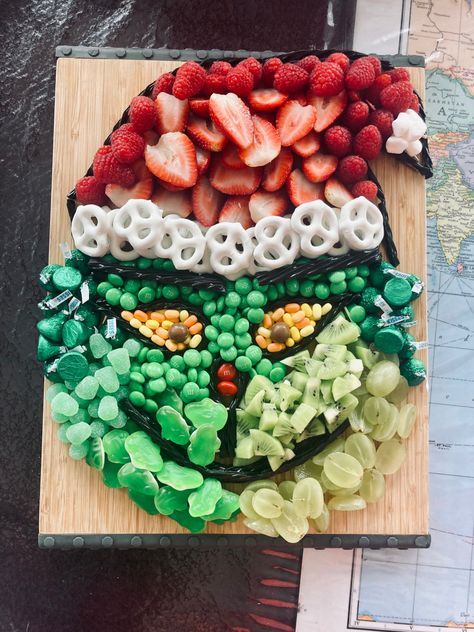 Grinch Board Food, Christmas Grinch Food Ideas, Grinch Inspired Party Food, Grinch Bachelorette Party, The Grinch Charcuterie Board, Grinch Savory Food, Grinch Themed Birthday Party Food, Grinch Party Treats, The Grinch Food