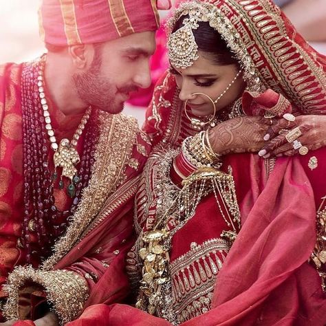 Deepika posted her marriage pic Deepika Padukone Lehenga, भारतीय दुल्हन संबंधी, Indian Lengha, शादी की तस्वीरें, Deepika Ranveer, Palace Wedding, Wedding Shopping, Bridal Mehendi, Arjun Kapoor