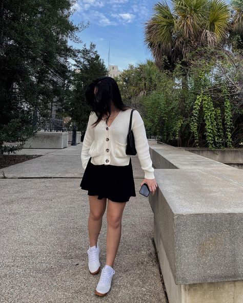 Outfits White Cardigan With Skirt, Black And White Party Outfit Casual, White Top And White Skirt, Skirt Outfits Cardigan, Black Dress White Cardigan, How To Style White Cardigan, Black Dress With Cardigan Outfit, What To Wear With Black Skirt, Black Flared Skirt Outfit