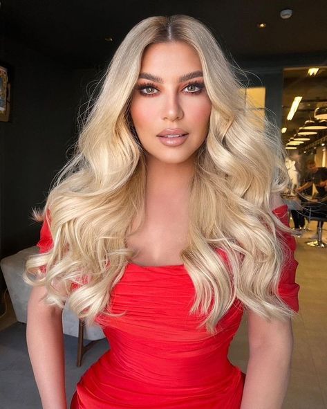 Red Dress Makeup Blonde, Red Dress Blonde Hair, Red Prom Dress Makeup, Prom Makeup Blue Eyes, Blonde Hair Red Dress, Red Dress Formal, Makeup Hoco, Fashion Outfits Dresses, Soft Wedding