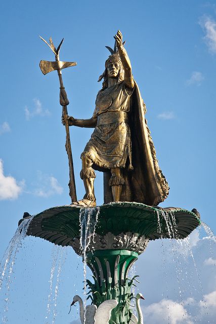 Statue de Pachacutec sur la Plaza de Armas. Cuzco, PERU. Bolivia Travel, Inca Empire, Machu Picchu Peru, Medieval World, Peru Travel, Machu Picchu, Science And Nature, Bolivia, Ecuador