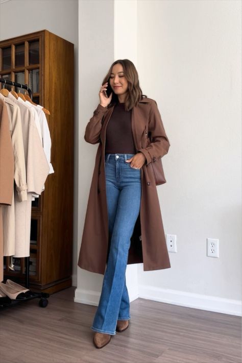 Casual Chic Flare Jeans, Dark Wash Denim Jeans Outfit, Modest Flare Jeans Outfit, Flared Jeans Styling, Fall Denim Shirt Outfit, Winter Outfits With Pants, Elevated Outfits Women, Dc Winter Outfits, Chic Jeans Outfit Classy